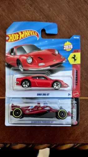 Hot Wheels Ferrari Dino + F1