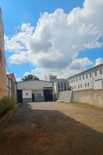 Oportunidade - Barracão comercial alugado por 3.500,00 - Boa Vista!!