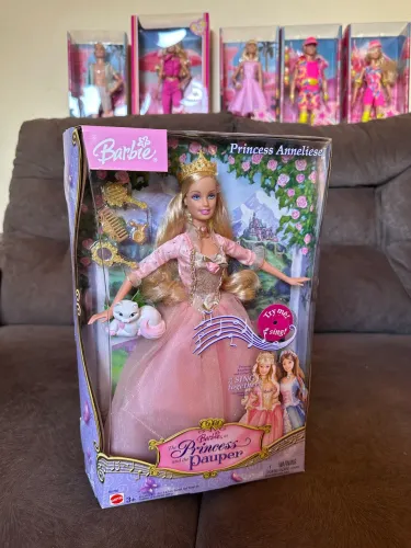 Boneca Barbie A Princesa e a Plebeia - Anneliese
