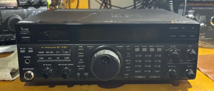 ICOM IC 737