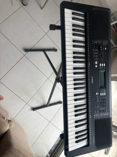 Teclado Yamaha PSR-E373 - Completo, na caixa, sem marcas de uso