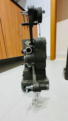 ANTIGUIDADE: Projetor Paillard Bolex Suíço