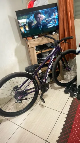 Bicicleta boa só pega e anda 