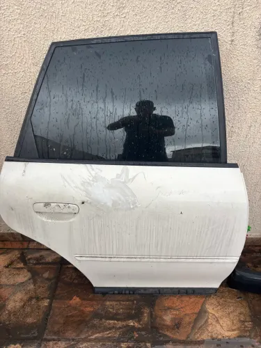 Porta traseira direita Audi A3 R$ 150