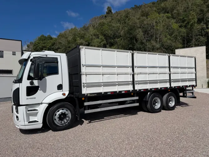 Ford cargo 2428 extremamente impecável (motor zero)  graneleiro 