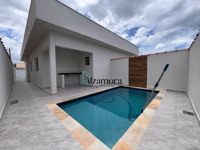 Casa com Piscina em Itanhaém lado Praia em Itanhaém
