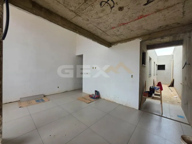 Casa à Venda com 03 Quartos no Bairro Fábio Notini em Divinópolis MG.