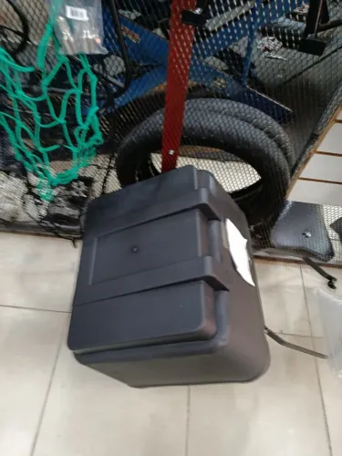 Baú para motos  entregas , e o suporte chapam completo .estava na crosser 150 