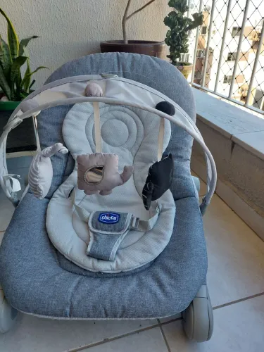 Cadeira de balanço para bebê Chicco Hoopla