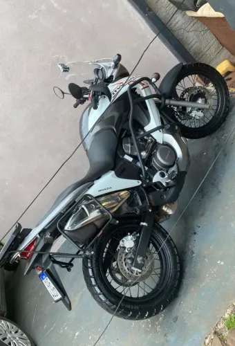 MOTO DE VIAGEM COM BAÚ