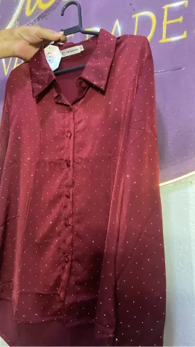 Vendo lote de roupas sendo 90 de fábrica e 30 seminovas arara inox e 25 cabides