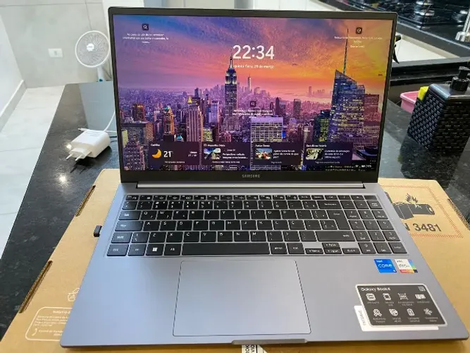 Samsung Galaxy Book 4 i5 13ª / 512GB SSD - Estado de Novo