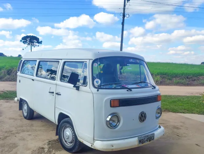 Volkswagen Kombi Furgão (álcool) 2001