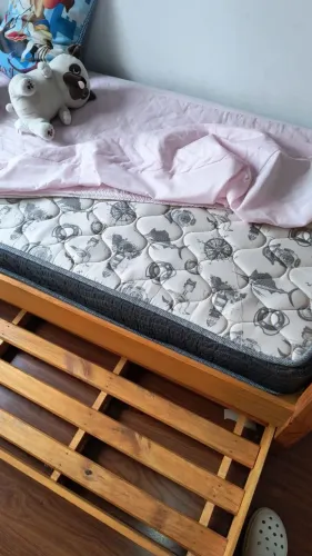 Cama solteiro com auxiliar e colchão