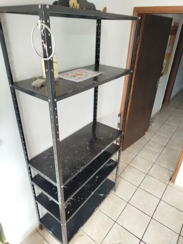 Estante de aço