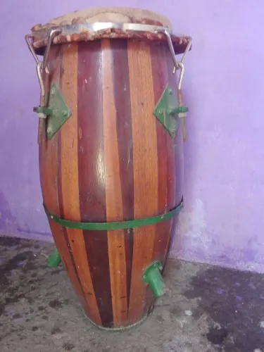 Tumbadora (conga )