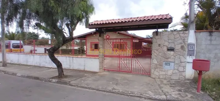 Chácara com 3 Quartos à Venda, Parque Lago Azul - Pindamonhangaba