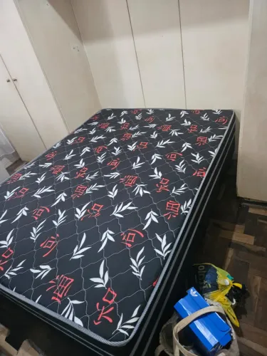 Cama de casal usada