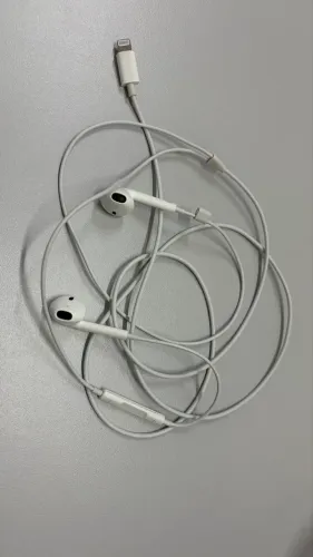 FONE DE OUVIDO APPLE EARPODS ORIGINAL COM CONECTOR LIGHTNING CONSERVADÍSSIMO