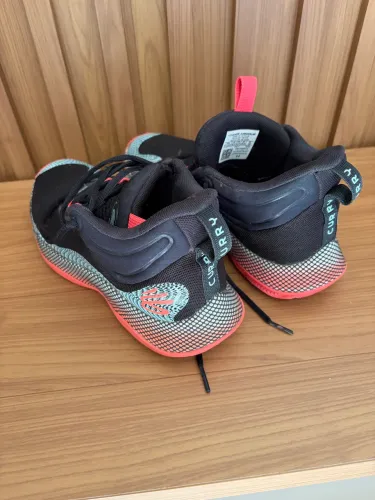 Tênis Under armour curry 39