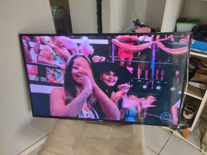 Vendo tv 50 Philco acho q pega smart através d cabo funcionando perfeitamente 