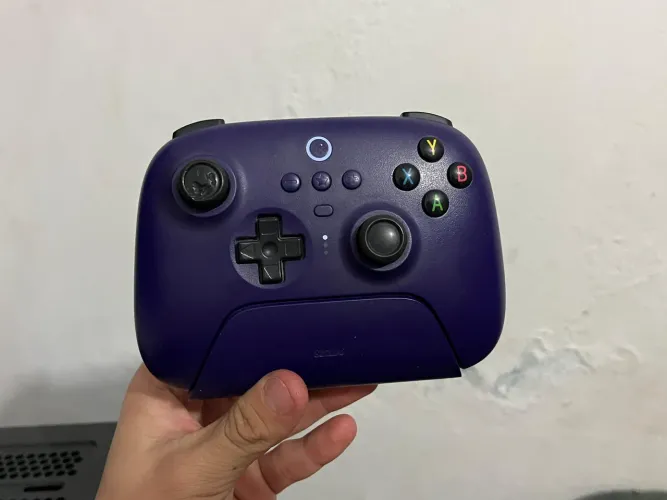 Controle 8BitDo Ultimate 2.4ghz ( pequeno detalhe )