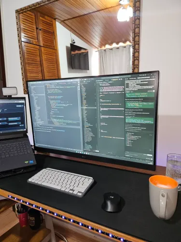 Monitor Gamer LG UltraGear 32", 165Hz, QHD + Braço Articulado com Pistão a Gás