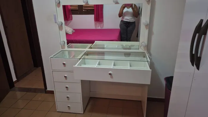 Vendo linda penteadeira estilo camarim