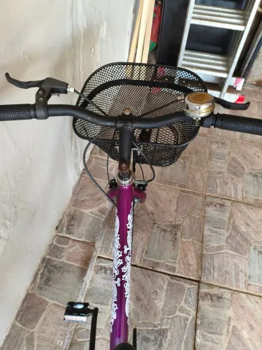 Bicicleta infantil roxa usada