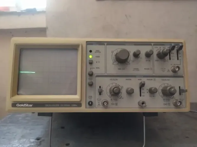 (sem os cabos de teste) Osciloscópio Analógico funcionando