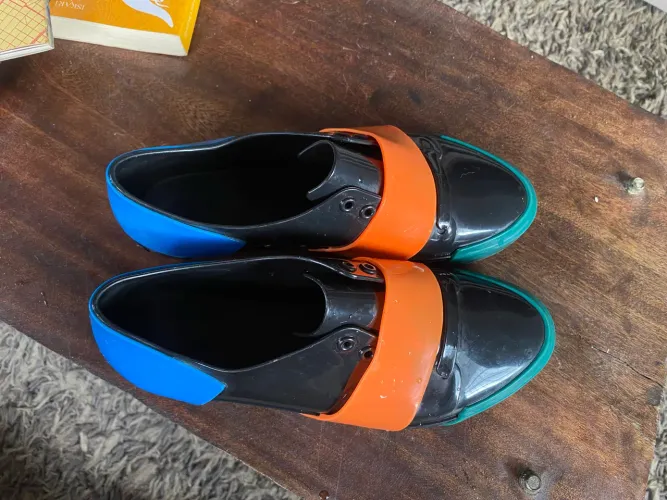 tênis melissa crew low preto/laranja/azul