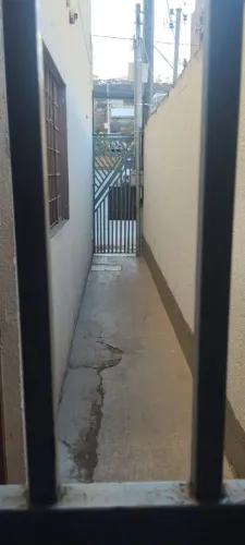 Vende-se casa por 180.000 (negociável)