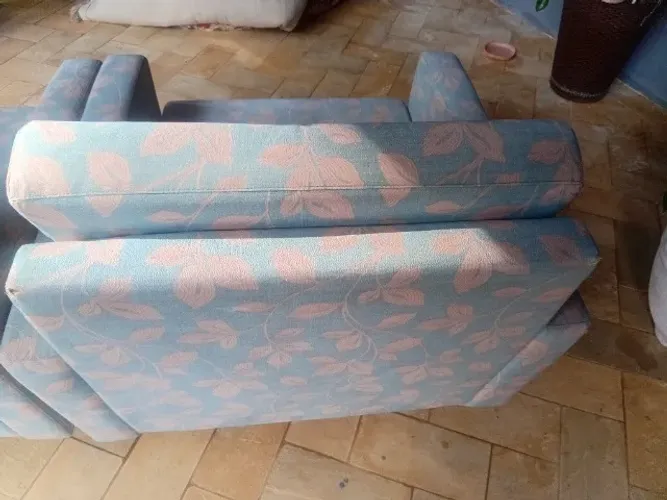 2 poltronas 150 reais cada 
