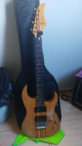 Guitarra Eagle EGT 61