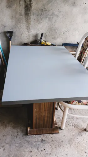 Mesa Moderna Cinza em Ótimo Estado