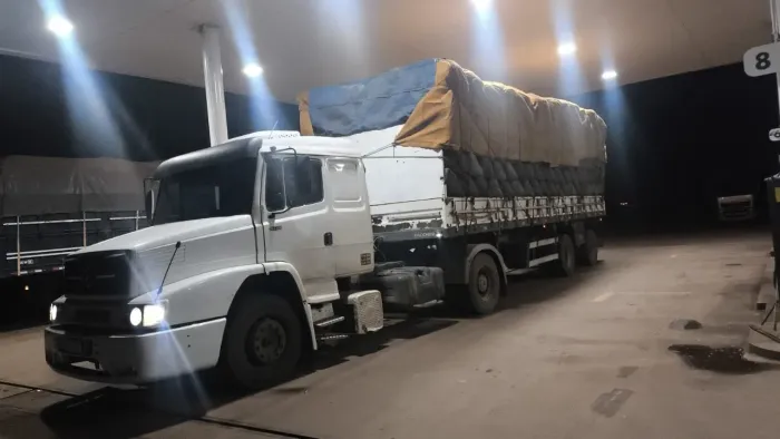 Vendo 1634 ano 2009 eletrônica... Obs somente cavalo mecânico a carreta n esta a venda