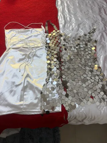 2 Vestido curto de fresta