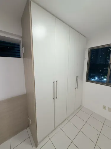 Armario grande 4 portas- piso ao teto