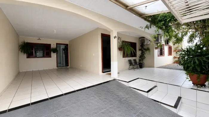 Casa Espaçosa no Centro de São Miguel