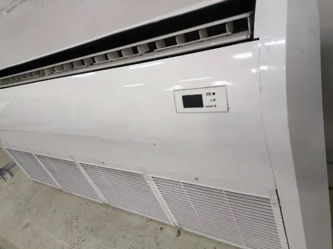 Ar Condicionado Split piso/teto - Frio (60.000 BTU/H) 03 UNIDADES.