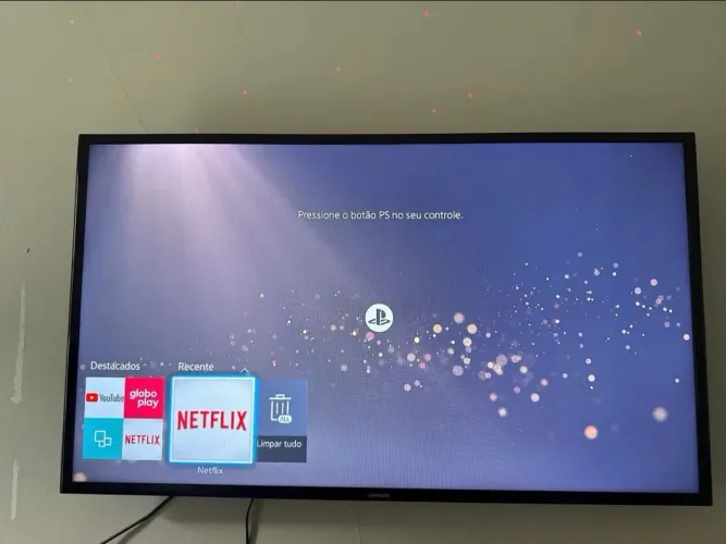 Vende-se televisão Samsung smart 43 polegadas, em ótimo estado chama que dá negócio!
