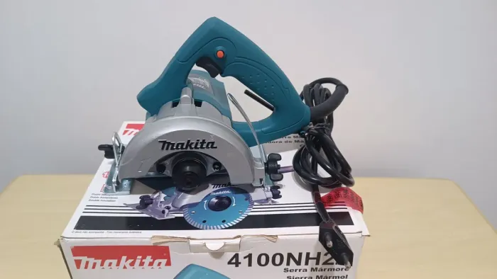 Makita 4100NH2
