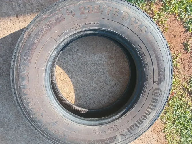 Pneu 235/75 R17.5 continental