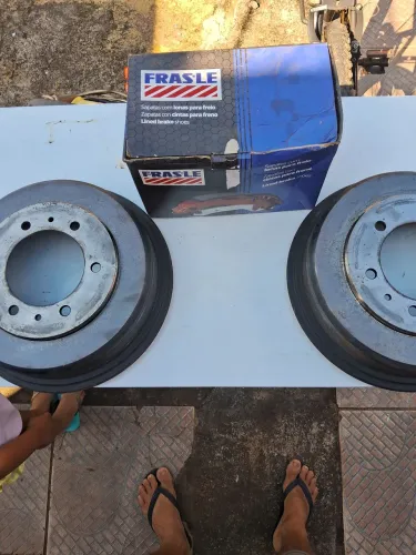 Dois tambor de freio traseiro e jogo de sapatas da L200 outdoor 