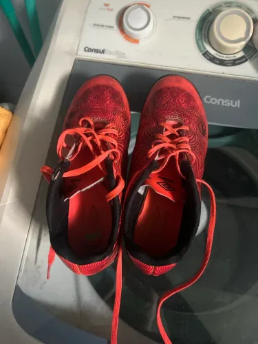 Vende-se chuteira Umbro