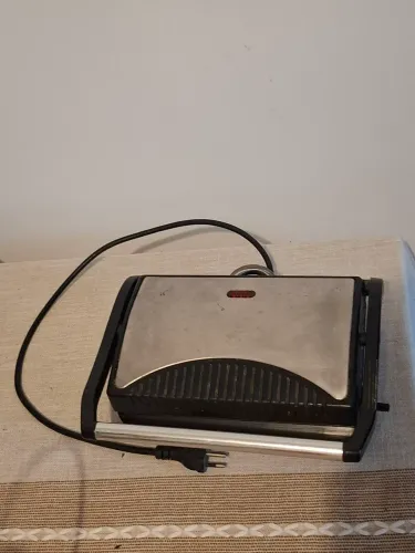 SANDUICHEIRA E GRILL Britania 127V