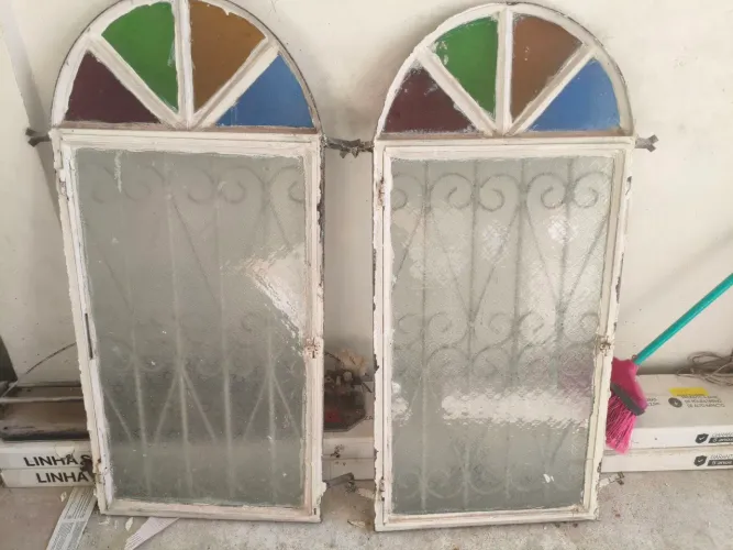 Vendo Janela de Ferro estilo Colonial 