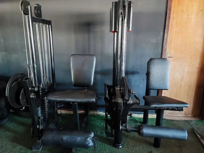 Equipamentos para academia (extensoras)