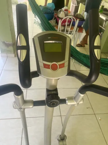 Elíptico semi novo