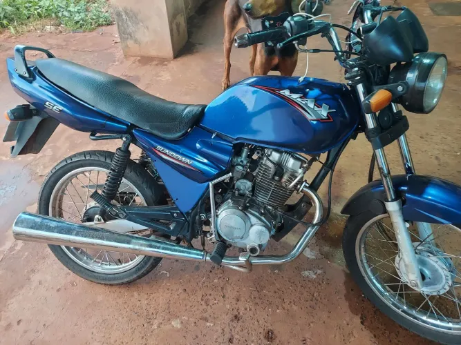 Max 125 se 2008 em dia.